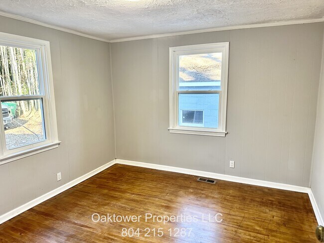 Building Photo - 801 Koch Ave