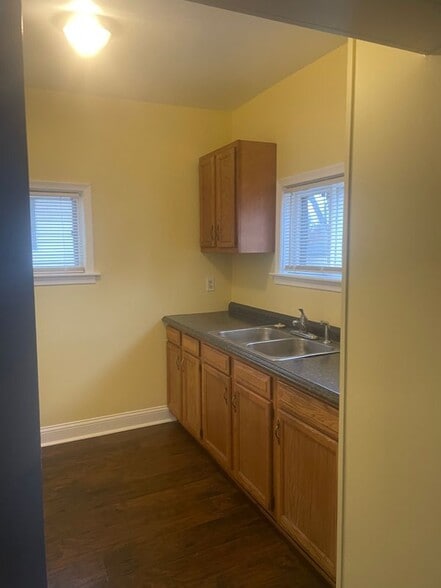 Building Photo - 19339 Fenelon St