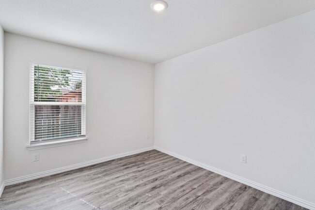 Building Photo - 1153 Magnolia St