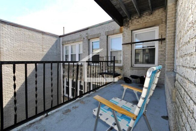 Building Photo - No Brokers Fee, No Security Deposit, Heat,...