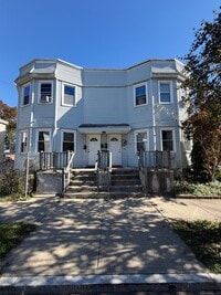 Building Photo - 13 Lines St