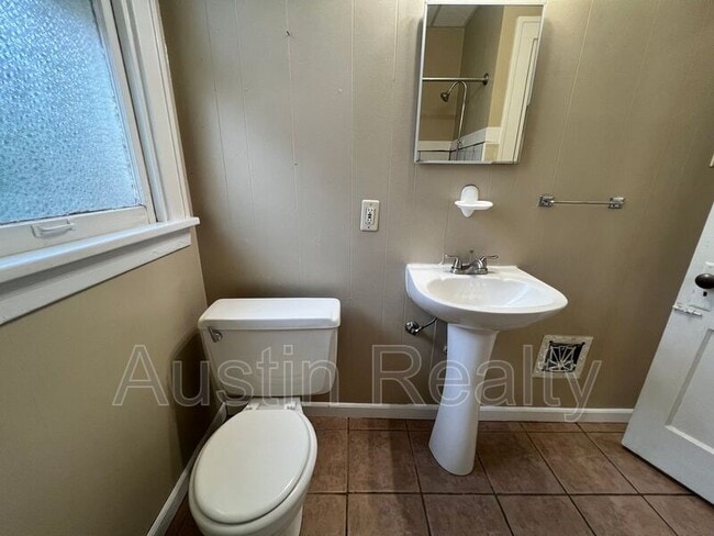 Building Photo - 6221 Fyler Ave