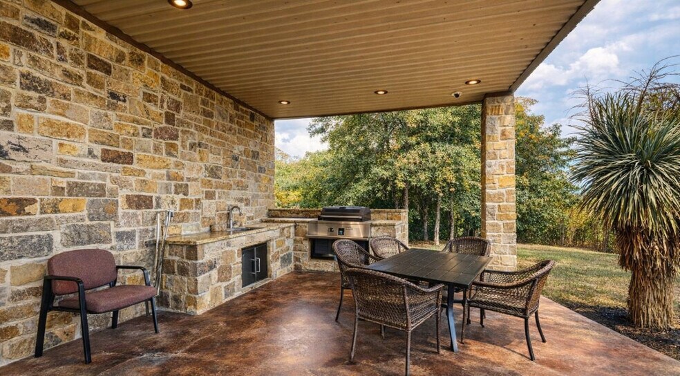 Building Photo - 8261 Nemec Ln