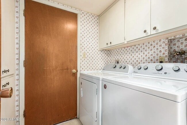 Building Photo - 650 E Malibu Dr