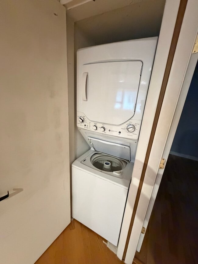 Building Photo - 9426 Kelvin Ln