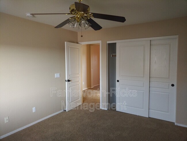 Building Photo - 619 S Buena Vista Ave