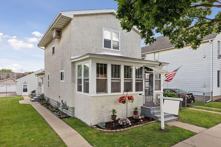 Building Photo - 680 Juno Ave