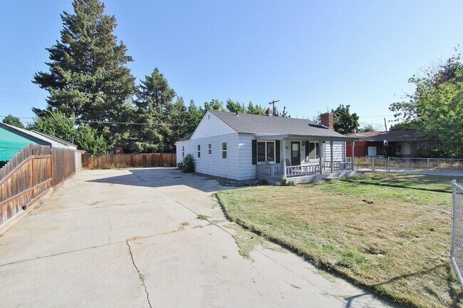 Building Photo - Charming Single-Level Home on the Bench