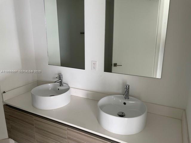 Building Photo - 121 NE 34th St