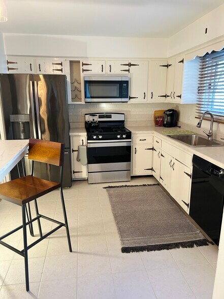 Kitchen - 335 Scott St