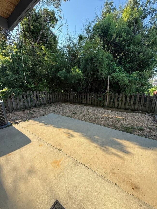 Building Photo - 3 Bedroom Townhome in All Saints District!...