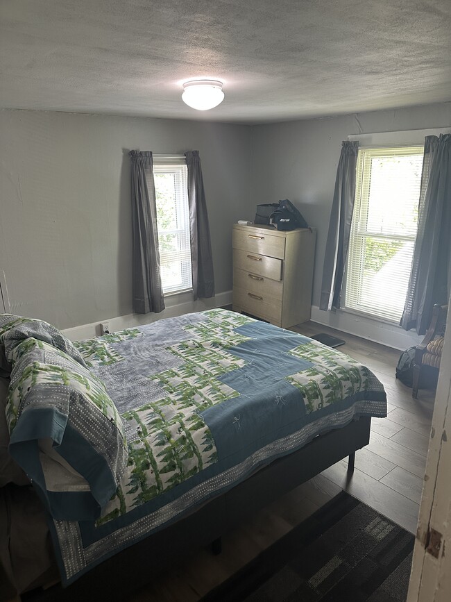 smaller of the two bedrooms - 2041 Rhode Island St