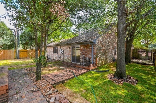 Building Photo - 7807 Maple Brook Ln