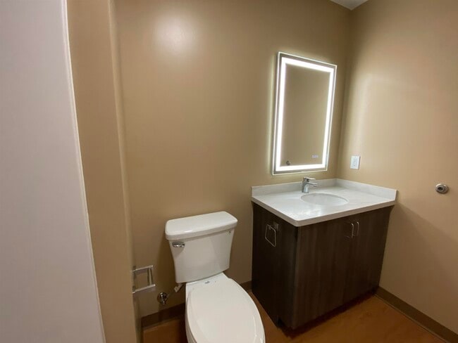 Building Photo - 83 Hanover St