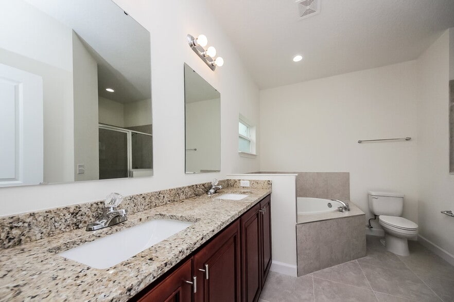 Building Photo - 839 Valnera Ct