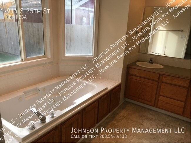 Building Photo - 914 S 25th St