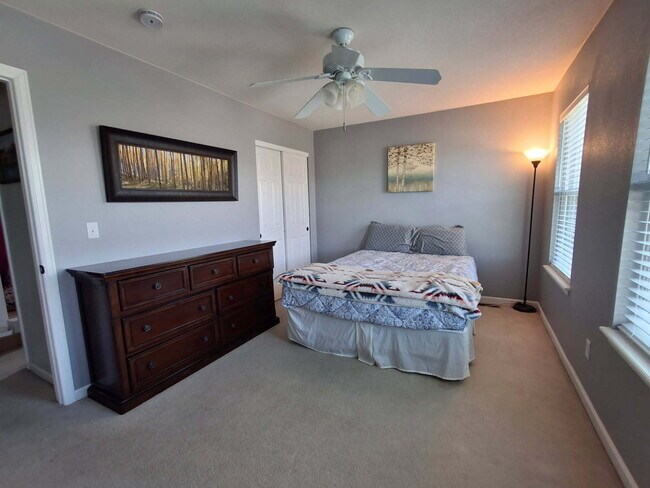 Building Photo - Beautiful Aurora Home - 4 Bedroom, 3 Bathrooms in Excellent Condition!