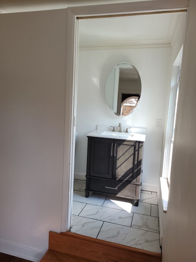 Building Photo - 2538 Beechwood Blvd