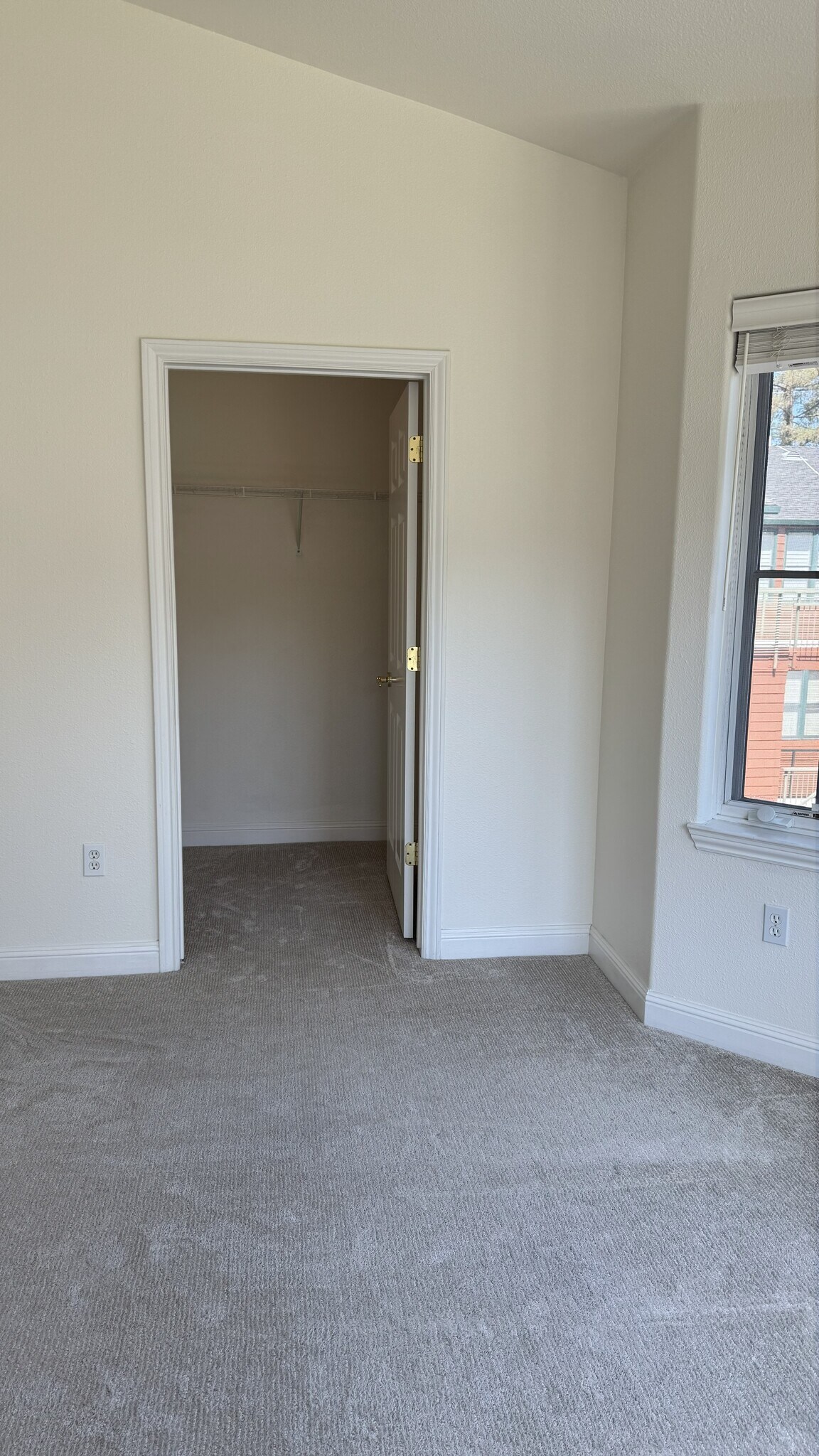 Building Photo - 435 Sheridan Ave