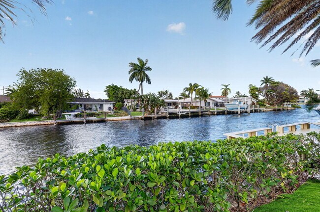 Building Photo - 2213 NE 16th St