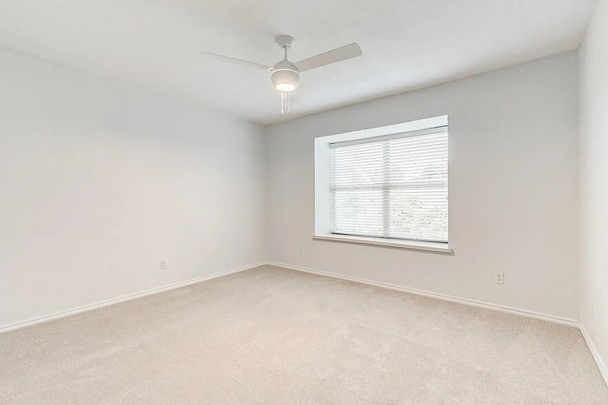 Building Photo - 5431 Collinwood Ave