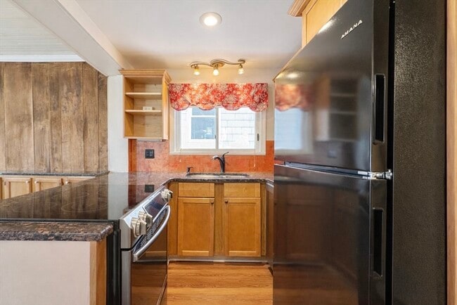 Building Photo - 100 Water St