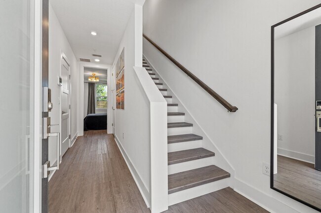 Building Photo - 320 15th St N