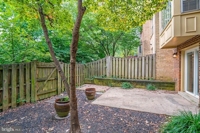 Building Photo - 2131 Kings Mill Ct