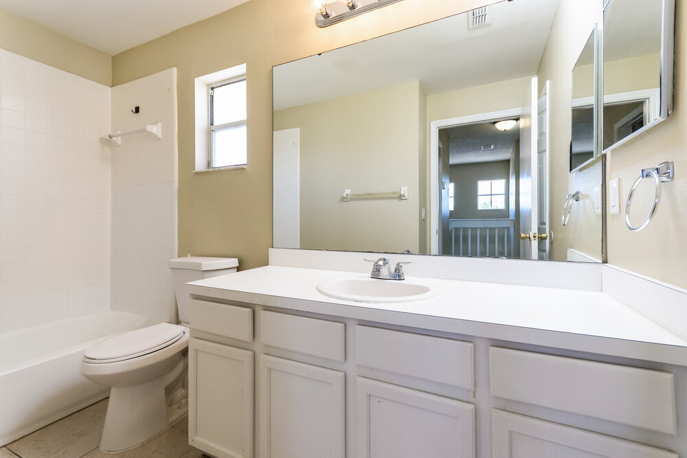 Building Photo - 14580 Laguna Beach Cir