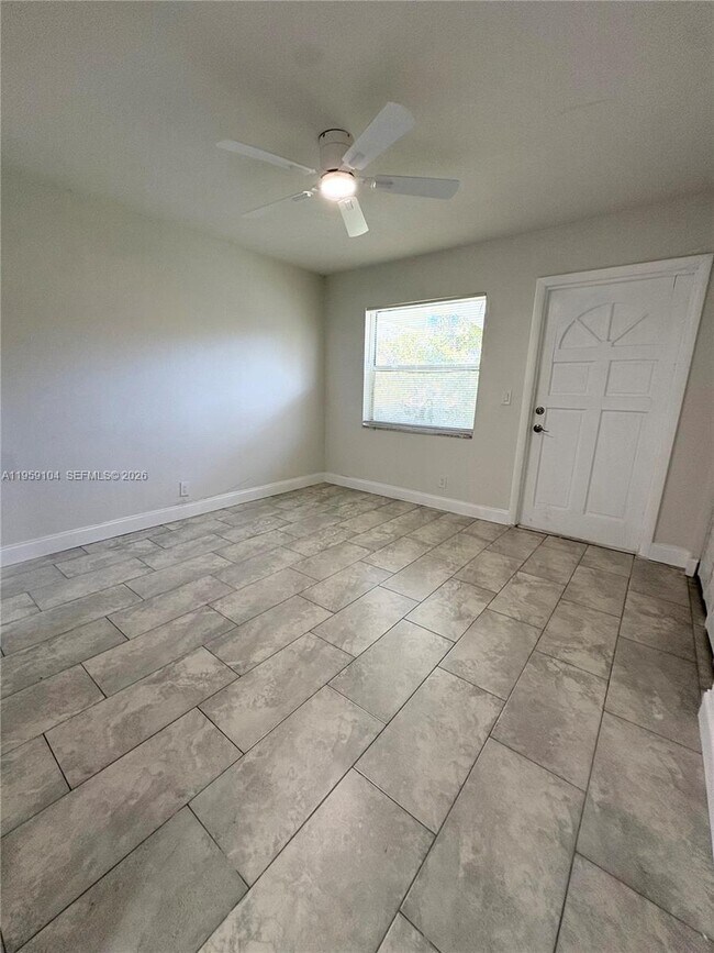 Building Photo - 4119 Woodside Dr