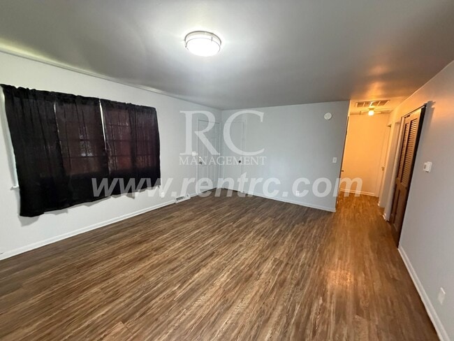 Building Photo - 312 Holmes-