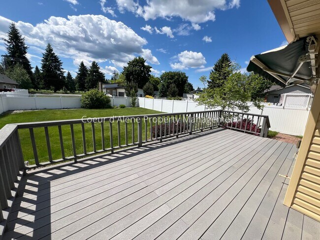 Building Photo - 2 bed, 2 bath townhouse near Avondale Golf...