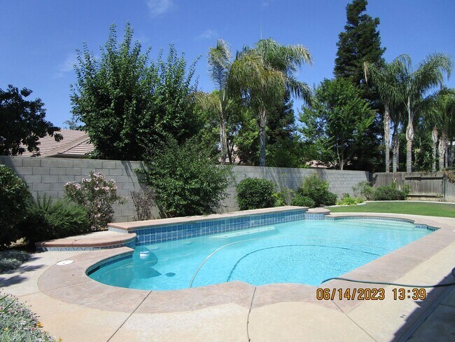 Building Photo - Seven Oaks Grand Island