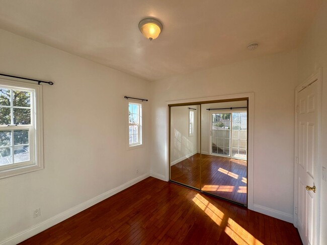 Building Photo - Beautifully Renovated 4 Bed 4 Bath House For Rent In Long Beach!