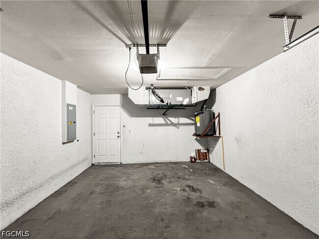 Building Photo - 2130 NE 8th Pl