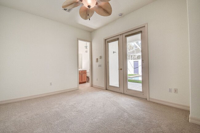 Building Photo - Beautiful 4/3/3 on a private 1 acre lot.