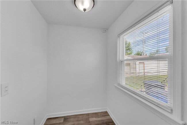 Building Photo - 15803 Delrey Ave