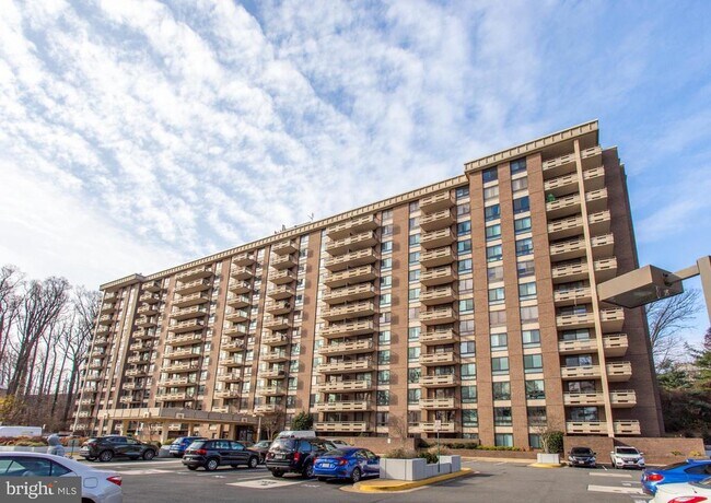 Building Photo - 1808 Old Meadow Rd