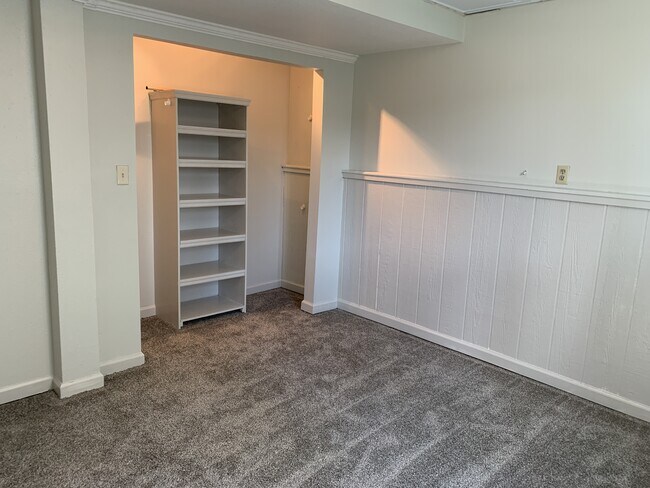 Building Photo - 800 Vassar Cir