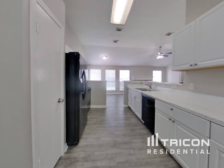 Building Photo - 18311 Autumn Trails Ln