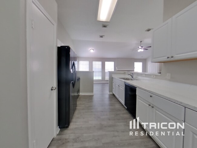 Building Photo - 18311 Autumn Trails Ln