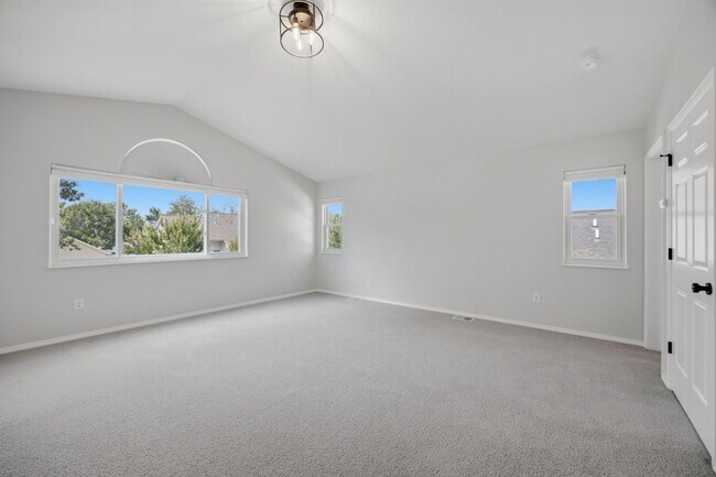 Building Photo - 2704 Stratford Ln