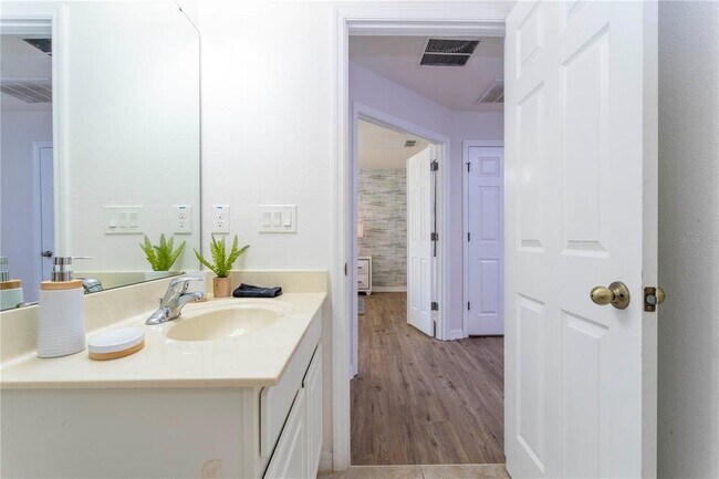 Building Photo - 650 Las Fuentes Dr