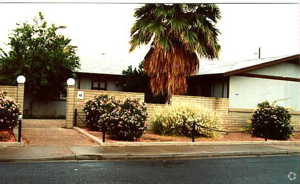 Building Photo - 1540-1546 E Broadway