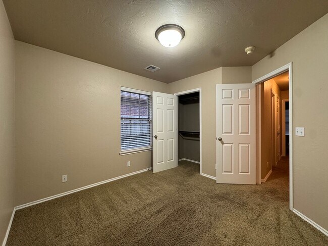 Building Photo - Spacious Home + North Edmond + 3 bedrooms + Study + Edmond Schools + Storm Shelter