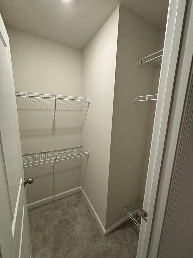 Building Photo - 304 Detroit Ln