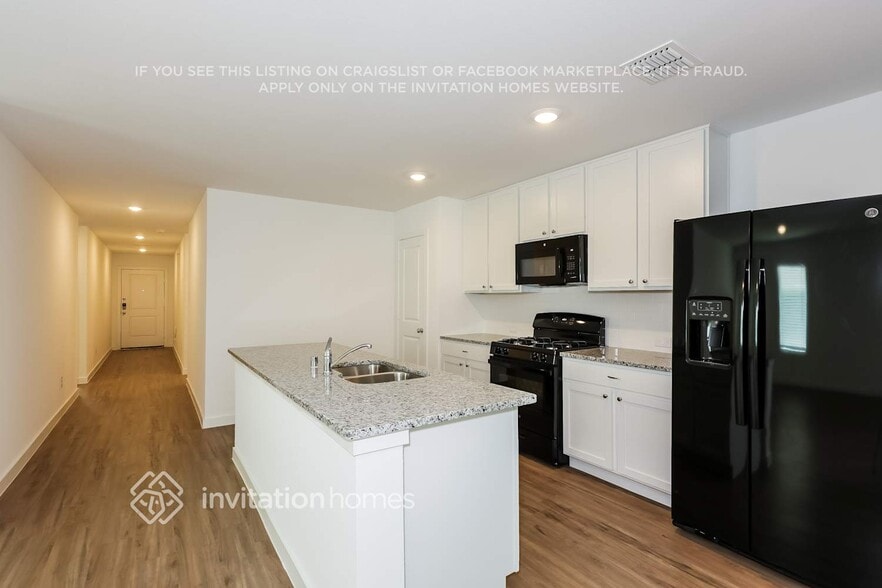 Building Photo - 4905 Grey Fallow St