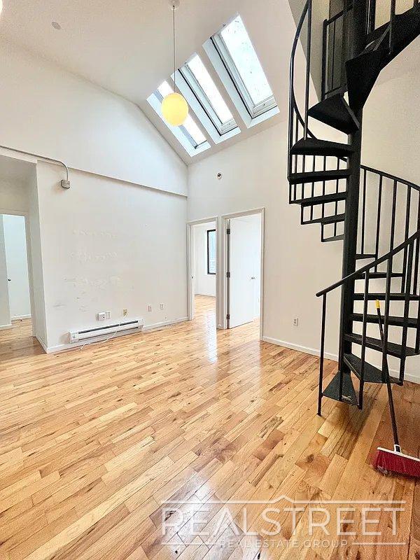 Building Photo - Melrose Street