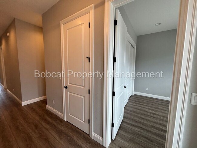 Building Photo - 3108 Cambria Lp
