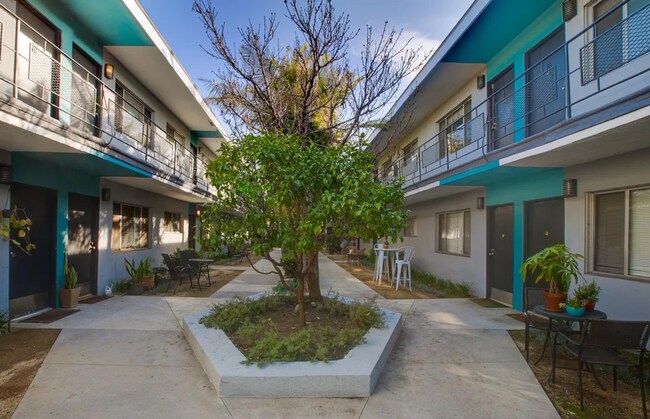 Building Photo - 2727-2741 Abbot Kinney Blvd